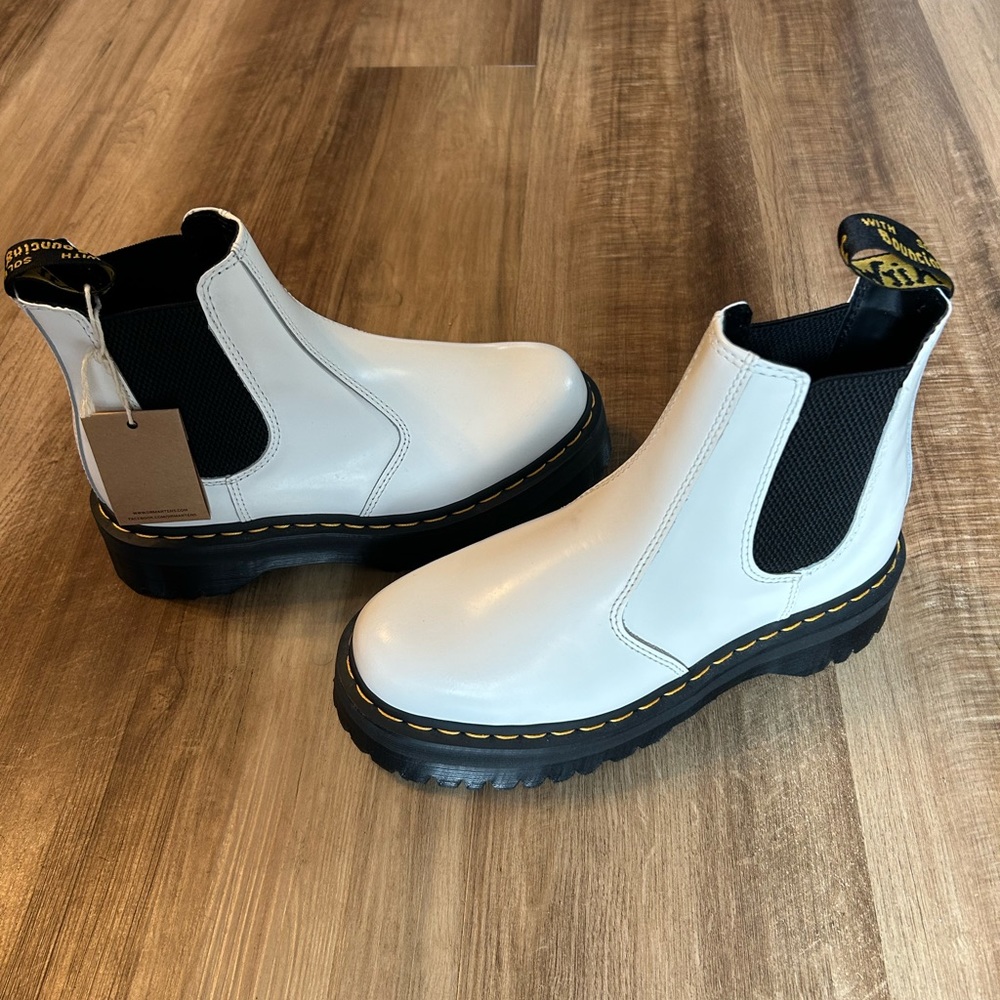 Dr. Martens 2976 Smooth Leather Platform Chelsea Boots